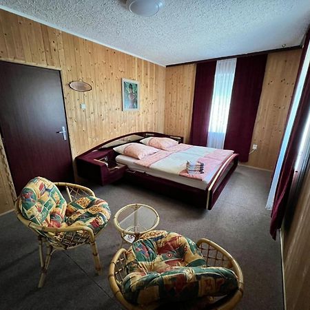Apartmany Merkel Броумов Экстерьер фото