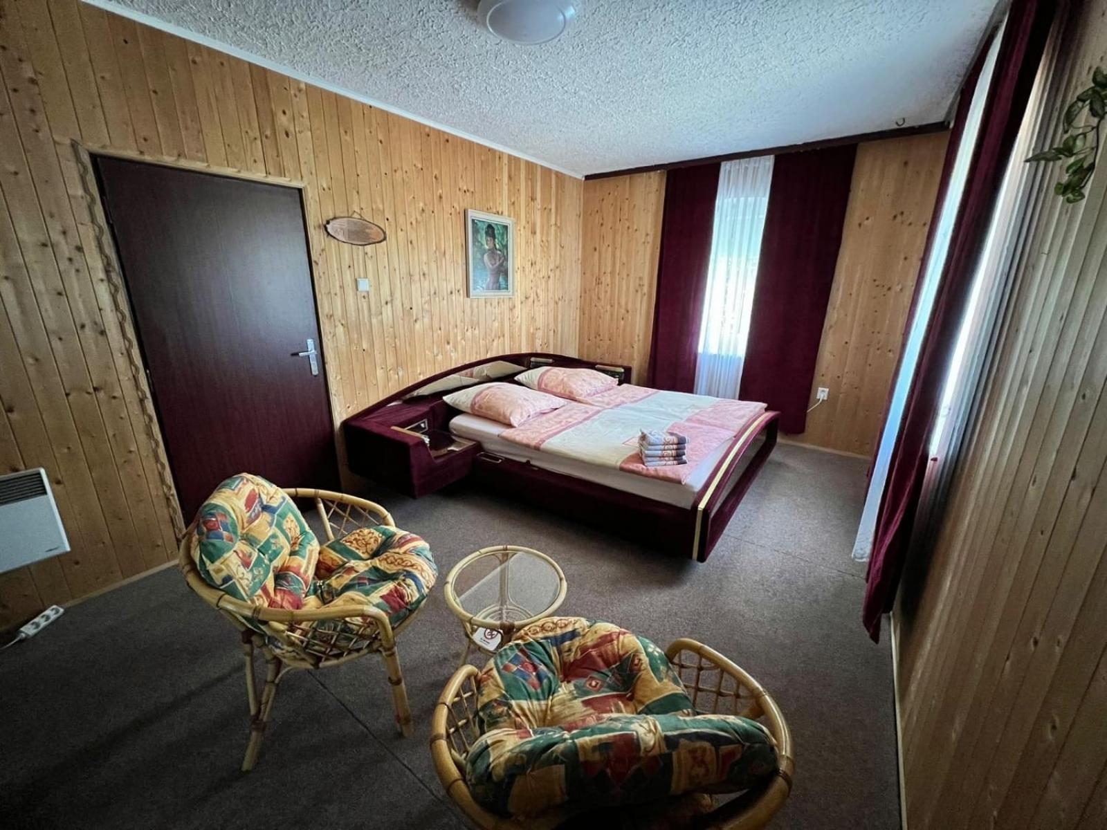 Apartmany Merkel Броумов Экстерьер фото